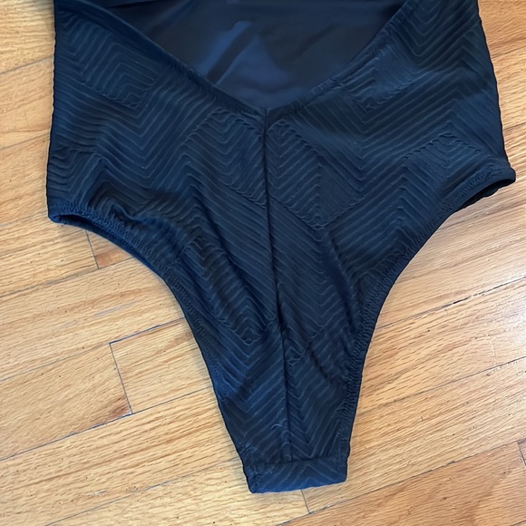 NWOT Love & Sports Strapless (or with Strap) Textured Swimsuit - Picture 8 of 10